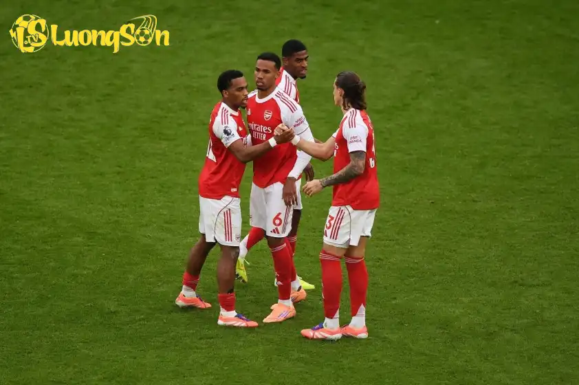 Arsenal đang là ứng cử viên số 1 cho chức vô địch Premier League mùa này (Ảnh: CLB)