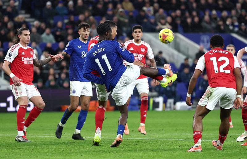 Pha bóng mà Moyes muốn Everton có phạt đền
